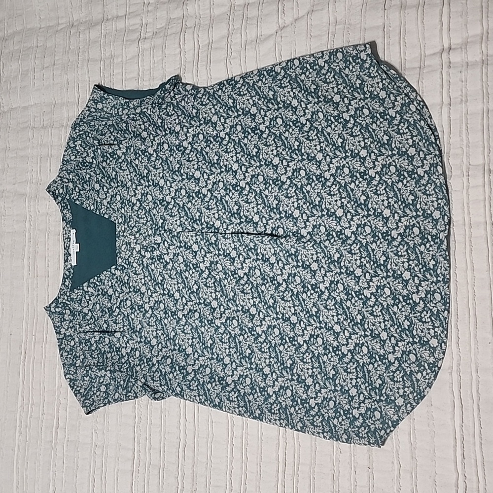 3 for $30 Fun2fun green floral blouse